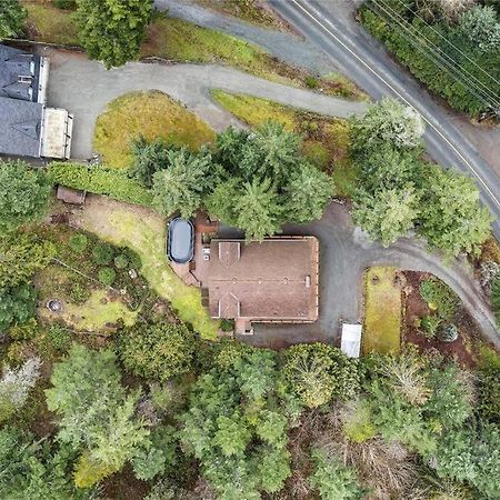 Chalet Style Cottage Near Shawnigan Lake Eksteriør bilde