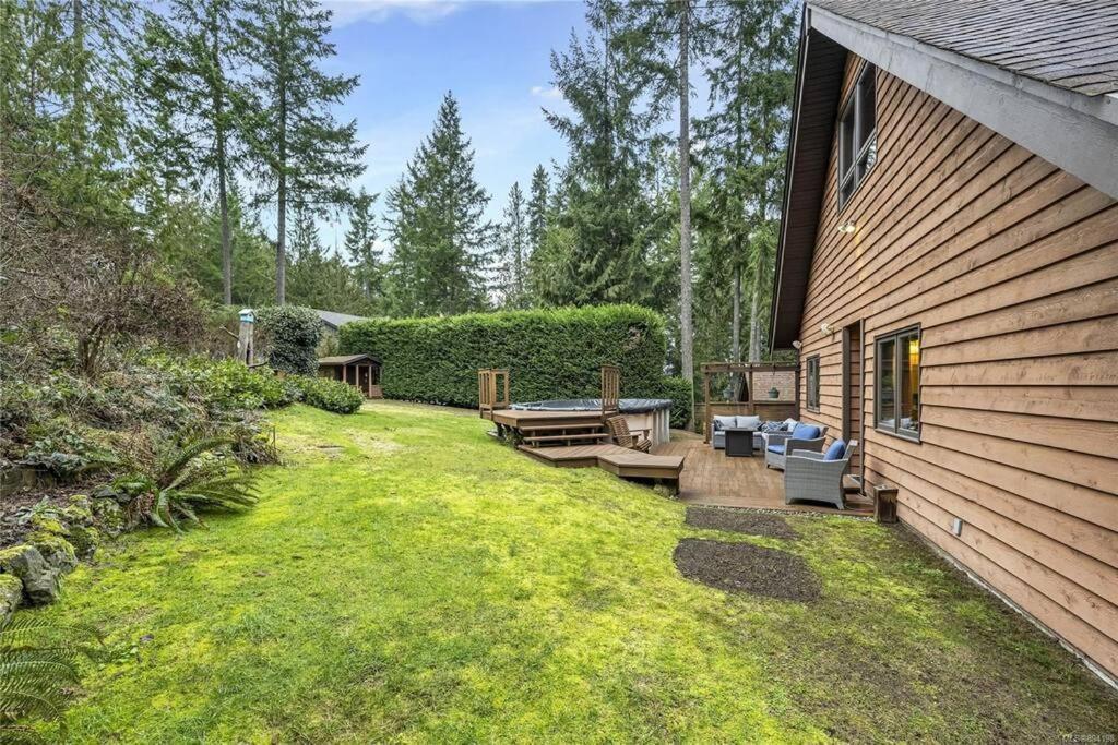 Chalet Style Cottage Near Shawnigan Lake Eksteriør bilde