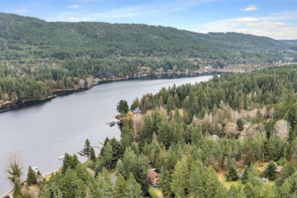 Chalet Style Cottage Near Shawnigan Lake Eksteriør bilde