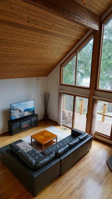 Chalet Style Cottage Near Shawnigan Lake Eksteriør bilde
