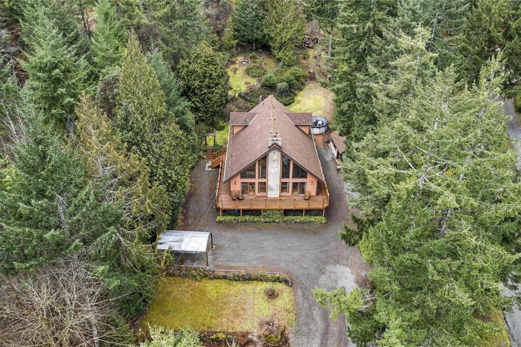 Chalet Style Cottage Near Shawnigan Lake Eksteriør bilde