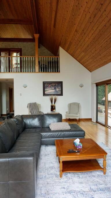 Chalet Style Cottage Near Shawnigan Lake Eksteriør bilde