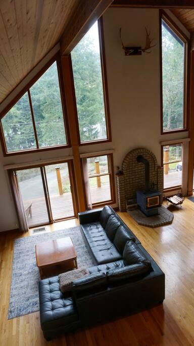 Chalet Style Cottage Near Shawnigan Lake Eksteriør bilde