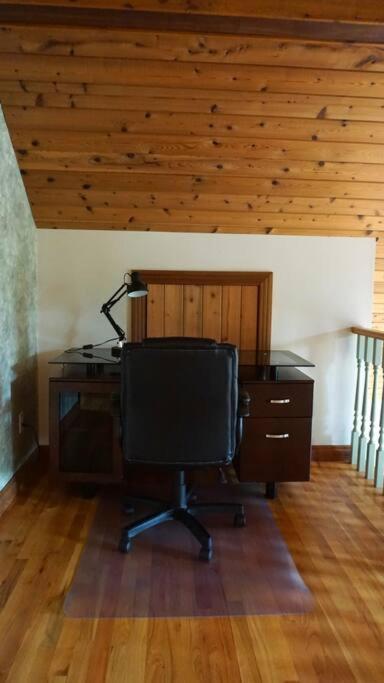 Chalet Style Cottage Near Shawnigan Lake Eksteriør bilde